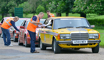 Twin Town Challenge - Row of cars lining up